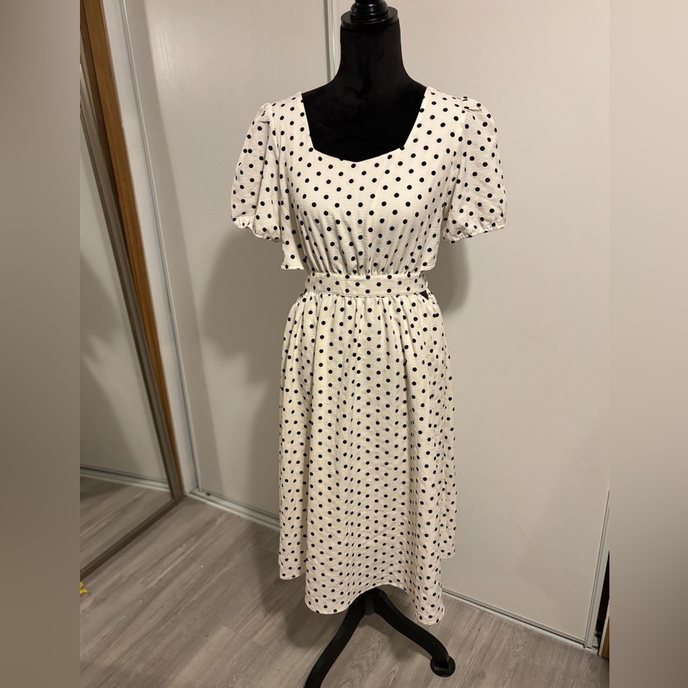 White And Black Polka Dot Dress Womens Medium Lg W/ Belt Trad Wife 50’s Classic